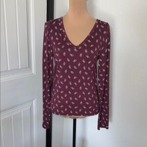 NWT Women's V-Neck Long Sleeve Top in Burgundy Floral Print